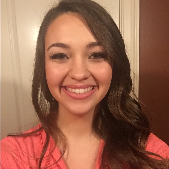 Profile Picture of Allison Hildreth (@athild6343) on Poshmark