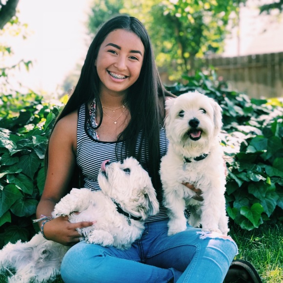 Profile Picture of Paulina Miramontes (@paulymontes) on Poshmark