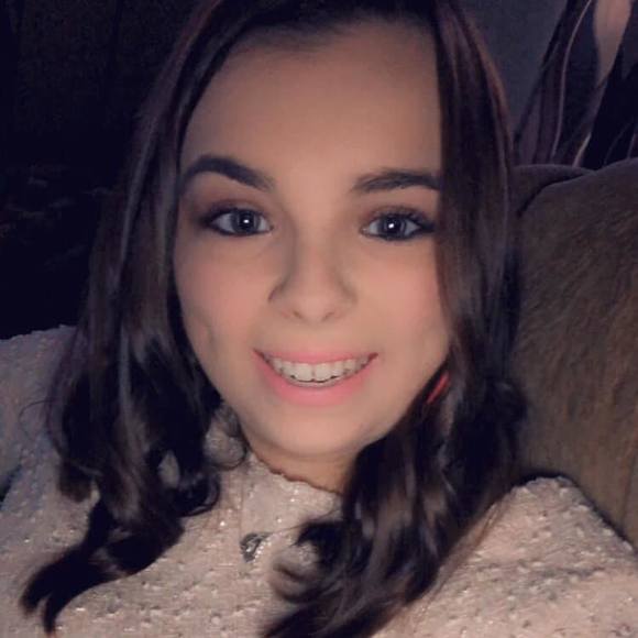 Profile Picture of Ashley Duffeck (@adtinkrox440) on Poshmark