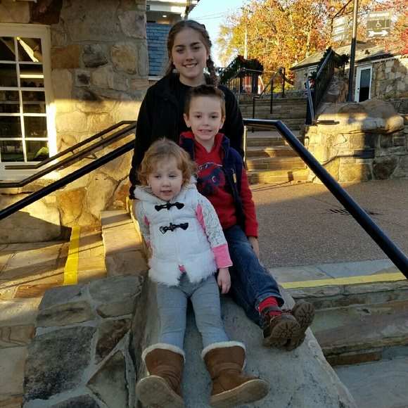 Profile Picture of Barb Cogliano (@bcogliano1968) on Poshmark