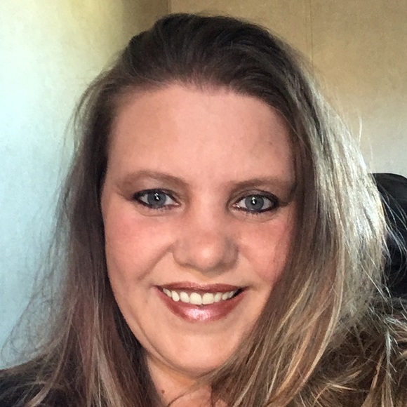 Profile Picture of Lisa Dolan (@lbone47) on Poshmark