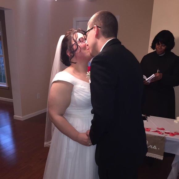 Profile Picture of Ariel Fusaro (@afusaro1205) on Poshmark