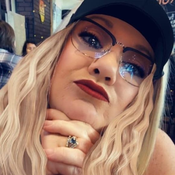 Leanne Whaley - Poshmark Profile Picture of Leanne Whaley (@tops2you2) on Poshmark