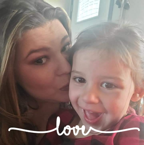 Profile Picture of Danielle Zeiler (@zdanielle) on Poshmark