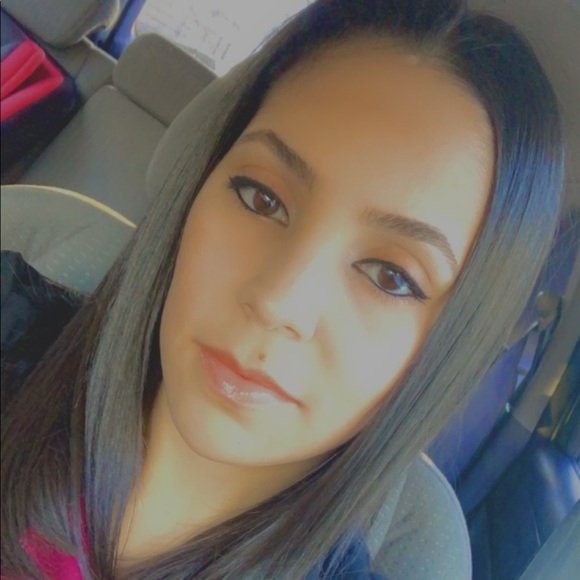 Profile Picture of Estephany Dilone (@estephanydilone) on Poshmark