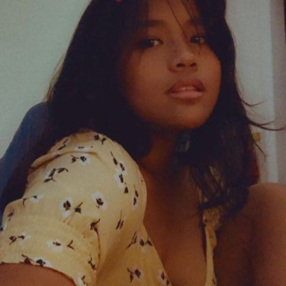 Profile Picture of Stevanie Pasion (@stevanieeee) on Poshmark