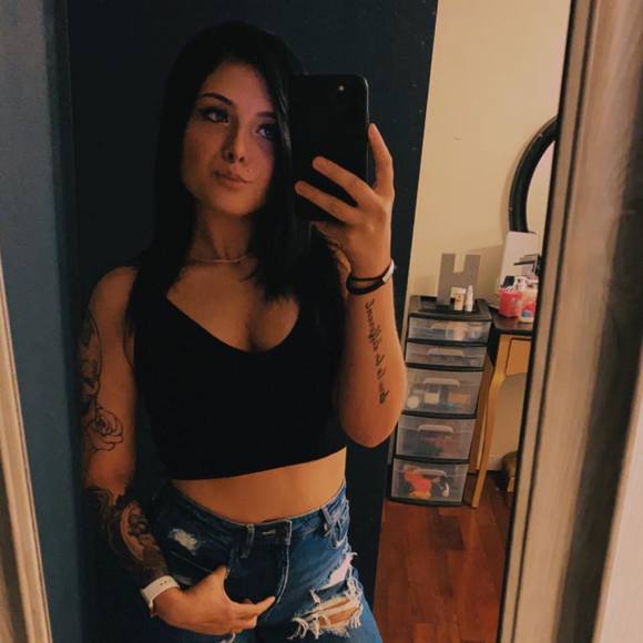 Profile Picture of Haley Losey (@haley664993) on Poshmark