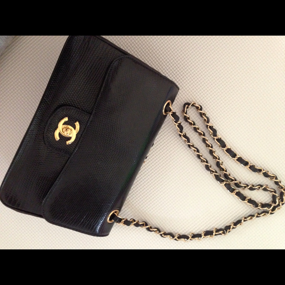 Profile Picture of Nancy Lo (@nancyk_lo) on Poshmark