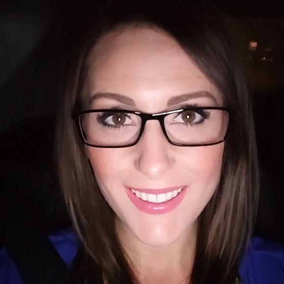 Danni Williams - Poshmark Profile Picture of Danni Williams (@dwilliams121884) on Poshmark