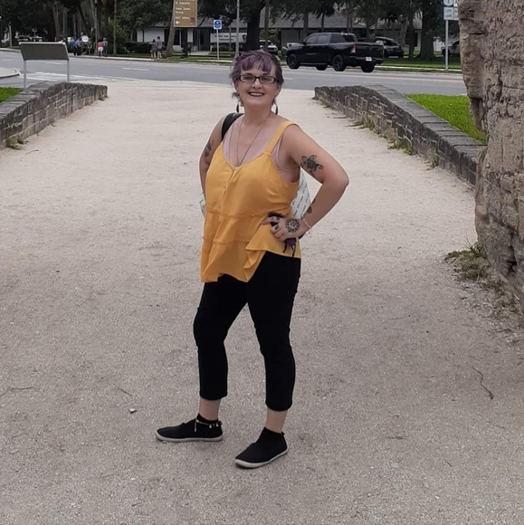 Profile Picture of Gab Eddis (@gabbyeddis1024) on Poshmark