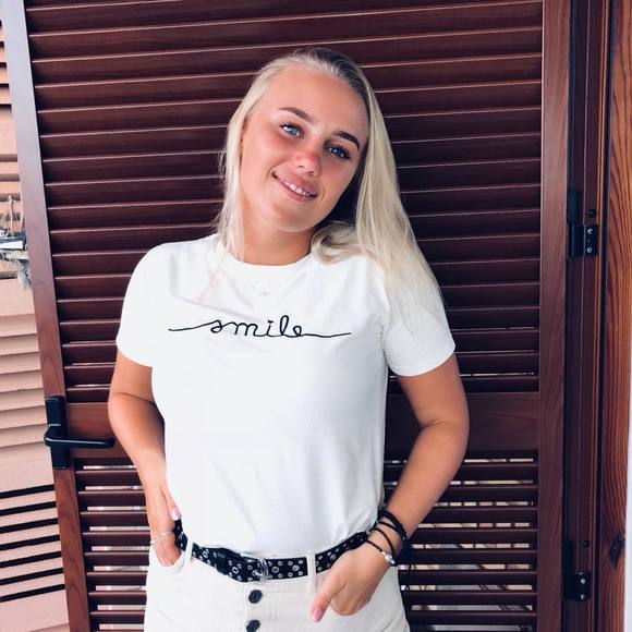 Mathilde Sletner - Poshmark Profile Picture of Mathilde Sletner (@mathildesletner) on Poshmark