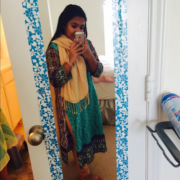 Huda Hissam - Poshmark Profile Picture of Huda Hissam (@_faizaaaa) on Poshmark