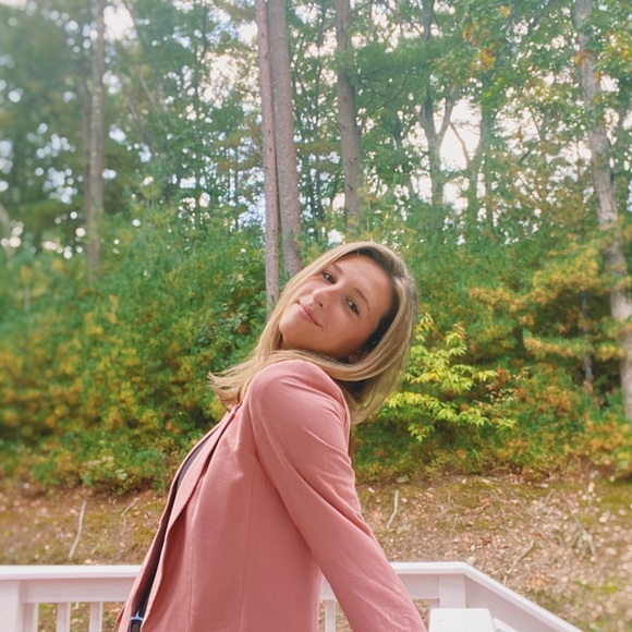 Profile Picture of Lauren Hehn (@laurenhehn) on Poshmark