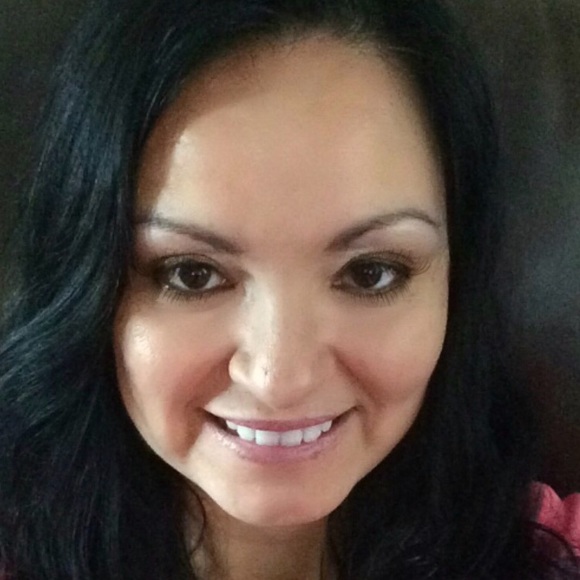 Profile Picture of Janelle Borchelt (@bettyboop2335) on Poshmark