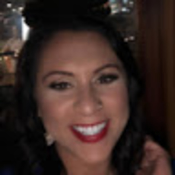Profile Picture of Amanda Sakmar (@asakmar) on Poshmark