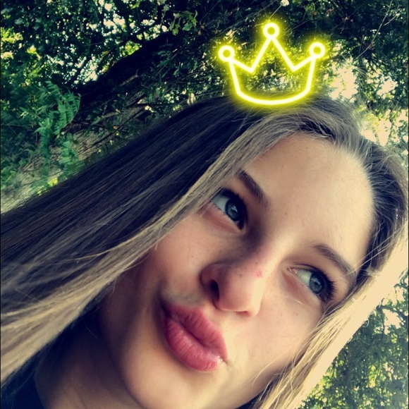 Profile Picture of Liberty Heustis (@libertyheustis_) on Poshmark