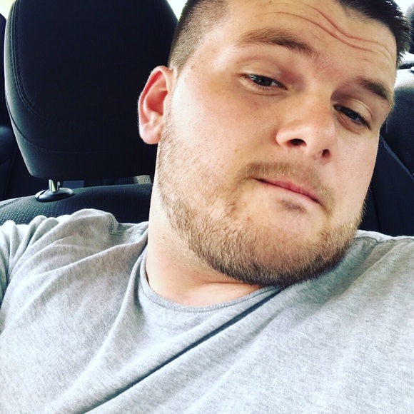 Profile Picture of Robert Barclay (@robertgmoney123) on Poshmark