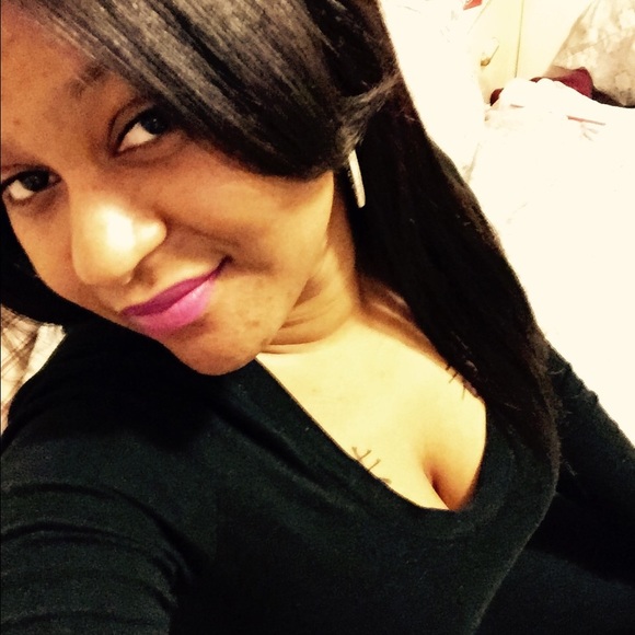 Profile Picture of Simone Armstrong (@simonea9) on Poshmark