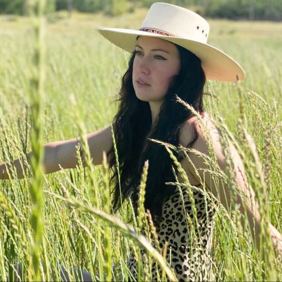 Profile Picture of Danielle Linehan (@dlinehan7) on Poshmark