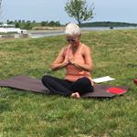 Profile Picture of Nancy Boyle (@livelightyoga) on Instagram