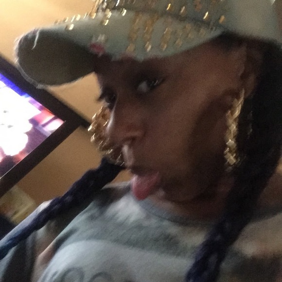 Profile Picture of Jeanetta Harris (@luhmycreator247) on Poshmark