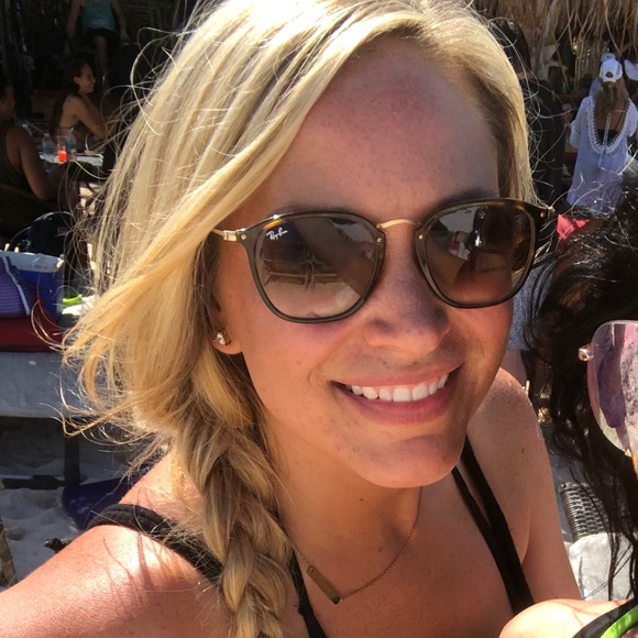 Profile Picture of Jo Rose (@ladyjorose415) on Poshmark