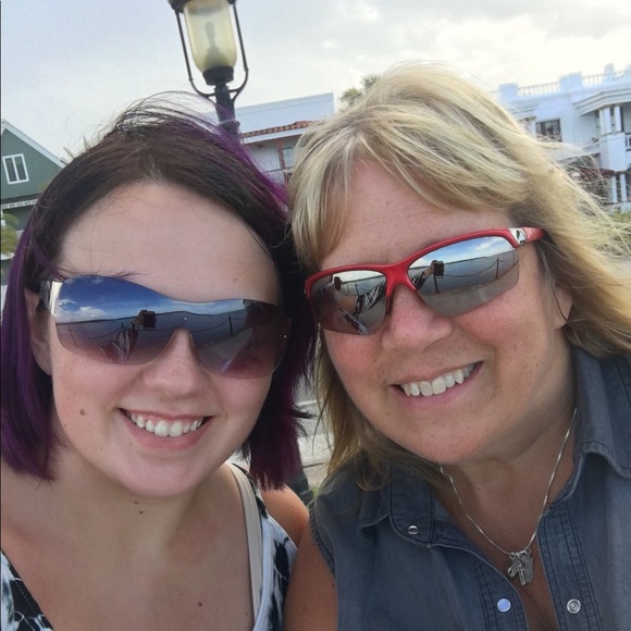 Profile Picture of Marne Cluver (@marnecluver) on Poshmark