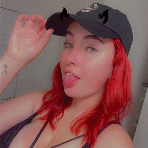 Profile Picture of Kelli Hancock (@kelli_hancock) on Poshmark