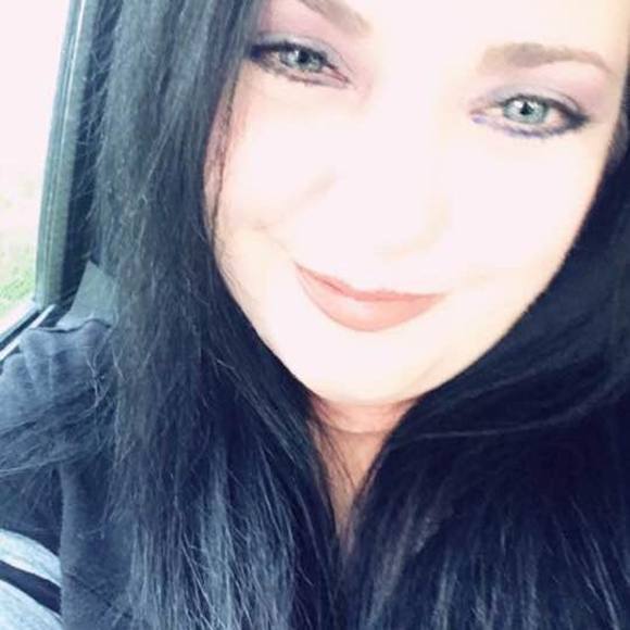 Profile Picture of Jamie Best (@jamieoneal66) on Poshmark