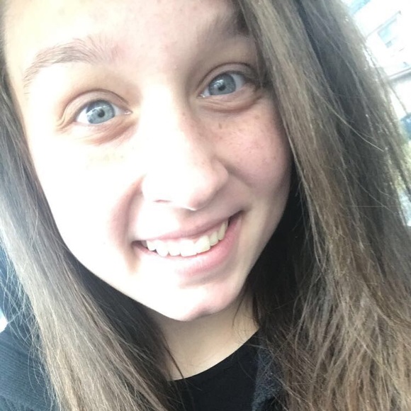 Profile Picture of Dylana Hassell (@djh_0320) on Poshmark