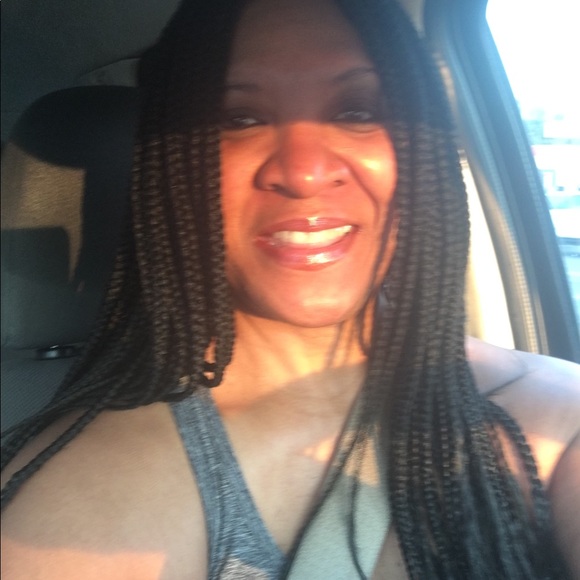 Profile Picture of Robin Perry (@robindperry) on Poshmark