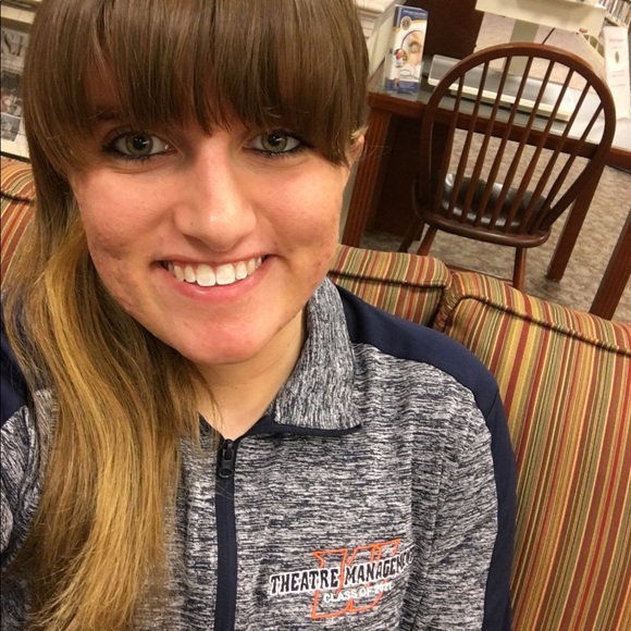 Profile Picture of Kelly Mcfarland (@kellyemcfarland) on Poshmark