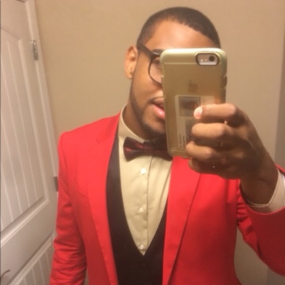 Profile Picture of Alex Moore (@alexmo13) on Poshmark