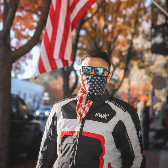 Profile Picture of Duc Chau (@ducchau91) on Poshmark