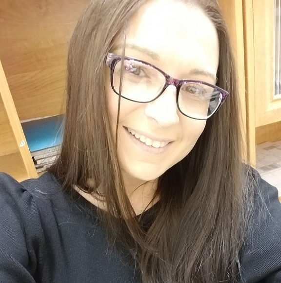 Profile Picture of Nicole Chunchick (@n1kk1352) on Poshmark