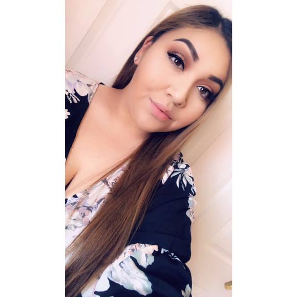 Profile Picture of Melanie Toledo (@melanietoledo50) on Poshmark