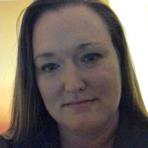 Profile Picture of Alicia Queally (@ansel468) on Poshmark