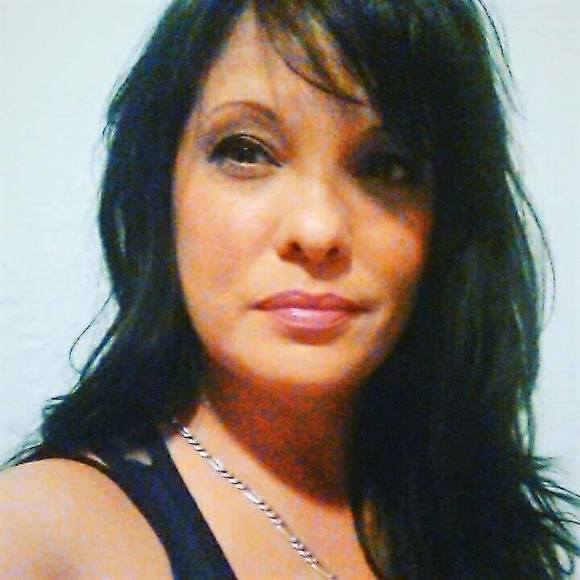 Profile Picture of Terralynn Reeves (@73teeree73) on Poshmark