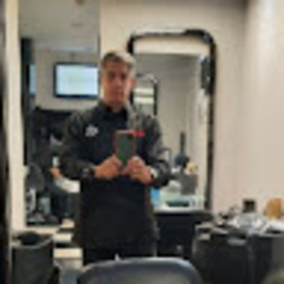 Profile Picture of Alexis Quijano (@aquijano288) on Poshmark