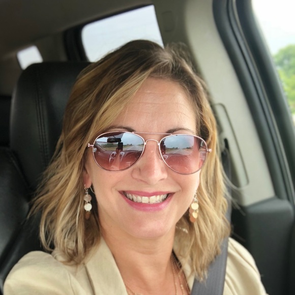 Profile Picture of Shawna Uselding (@suselding) on Poshmark