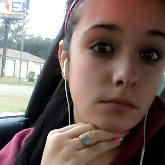 Profile Picture of Torri Smith (@torriann) on Poshmark