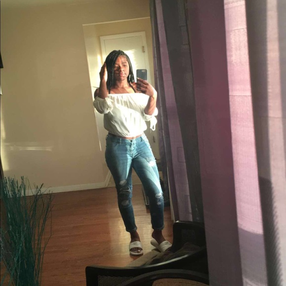 Profile Picture of Simone Williams (@iamsimonerene) on Poshmark