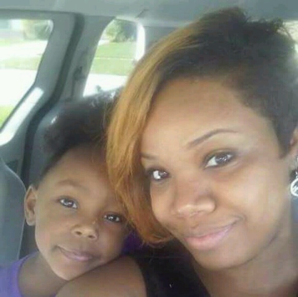 Profile Picture of Cushana Ewing (@cushana) on Poshmark