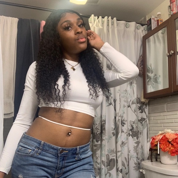 Profile Picture of Julie Muschette (@justjulxiiee) on Poshmark