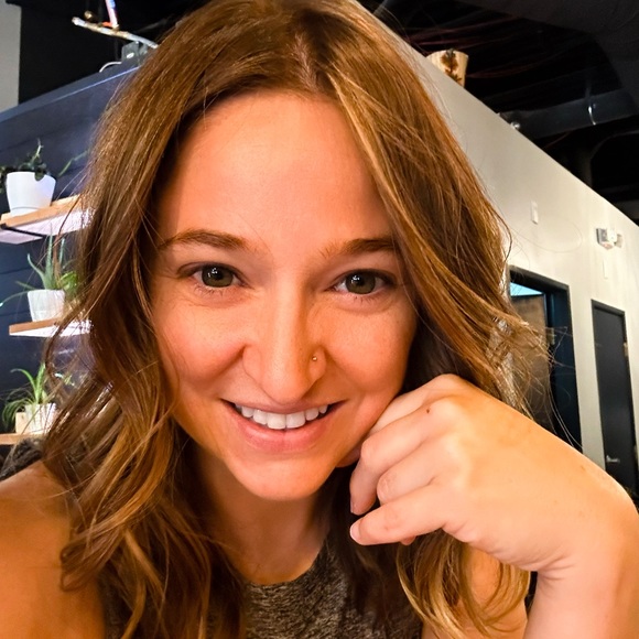 Profile Picture of Kylee Danielle (@grlmum) on Poshmark