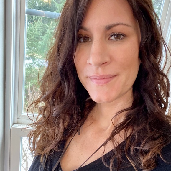 Profile Picture of Tara Dabler (@hippie_mom) on Poshmark