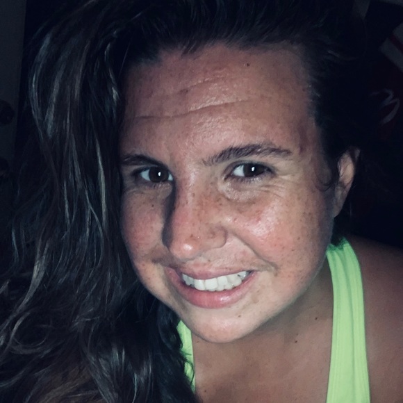 Profile Picture of Danielle Hermann (@danielleherm160) on Poshmark