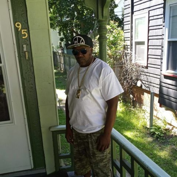 Profile Picture of Carlos Robinson (@jthom9393) on Poshmark