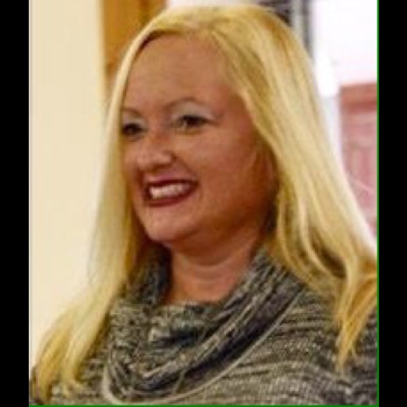 Profile Picture of Lisa Mulkey (@lmulkey) on Poshmark