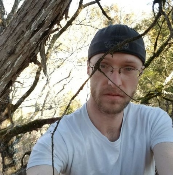 Profile Picture of Shane Sardeson (@shanesardeson) on Poshmark